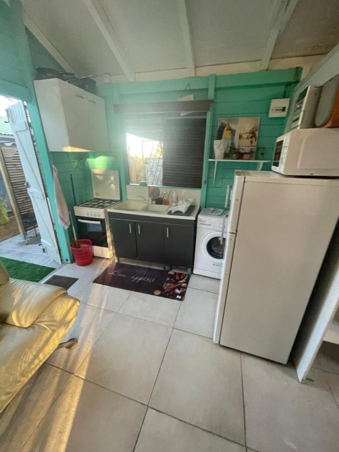 Duo d’appartement séparé par un couloir situé au bord de la mer Le Moule Exterior foto