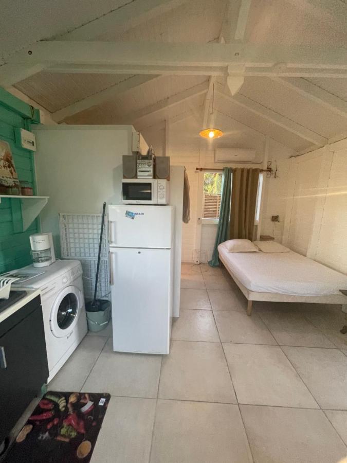 Duo d’appartement séparé par un couloir situé au bord de la mer Le Moule Exterior foto