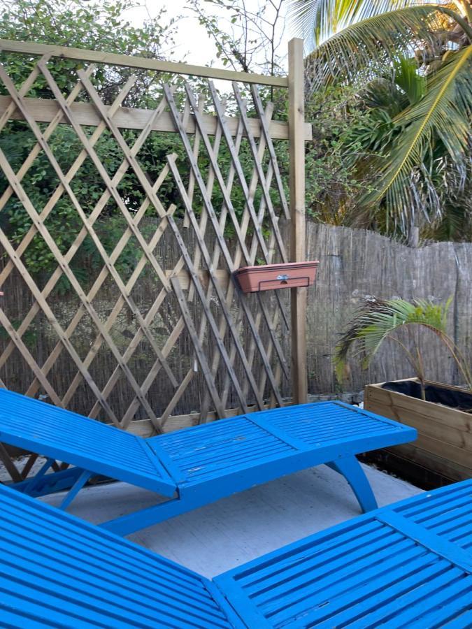 Duo d’appartement séparé par un couloir situé au bord de la mer Le Moule Exterior foto