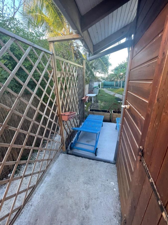Duo d’appartement séparé par un couloir situé au bord de la mer Le Moule Exterior foto