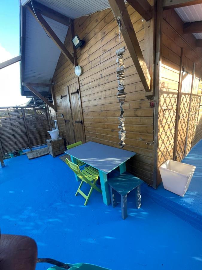 Duo d’appartement séparé par un couloir situé au bord de la mer Le Moule Exterior foto