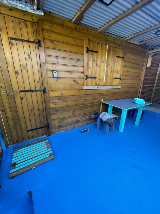 Duo d’appartement séparé par un couloir situé au bord de la mer Le Moule Exterior foto