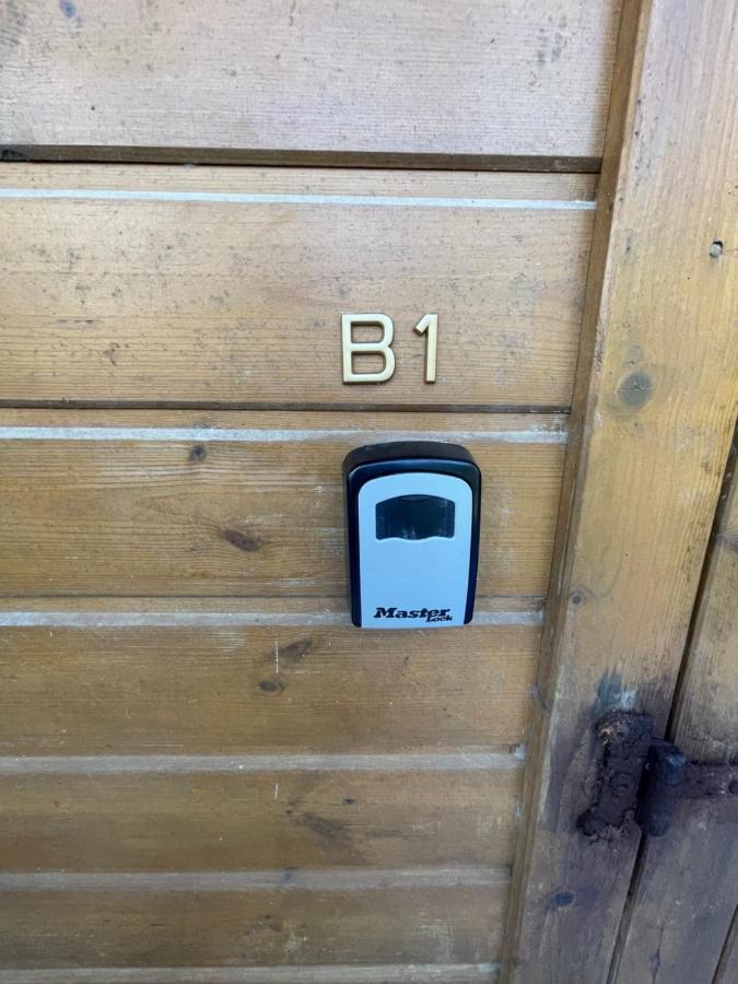 Duo d’appartement séparé par un couloir situé au bord de la mer Le Moule Exterior foto