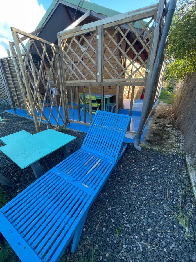 Duo d’appartement séparé par un couloir situé au bord de la mer Le Moule Exterior foto