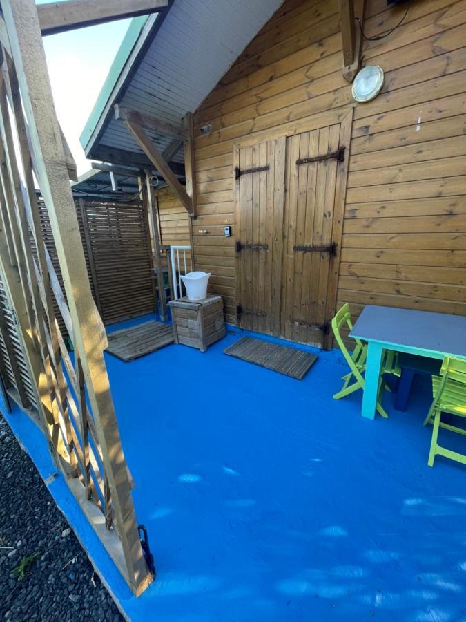 Duo d’appartement séparé par un couloir situé au bord de la mer Le Moule Exterior foto