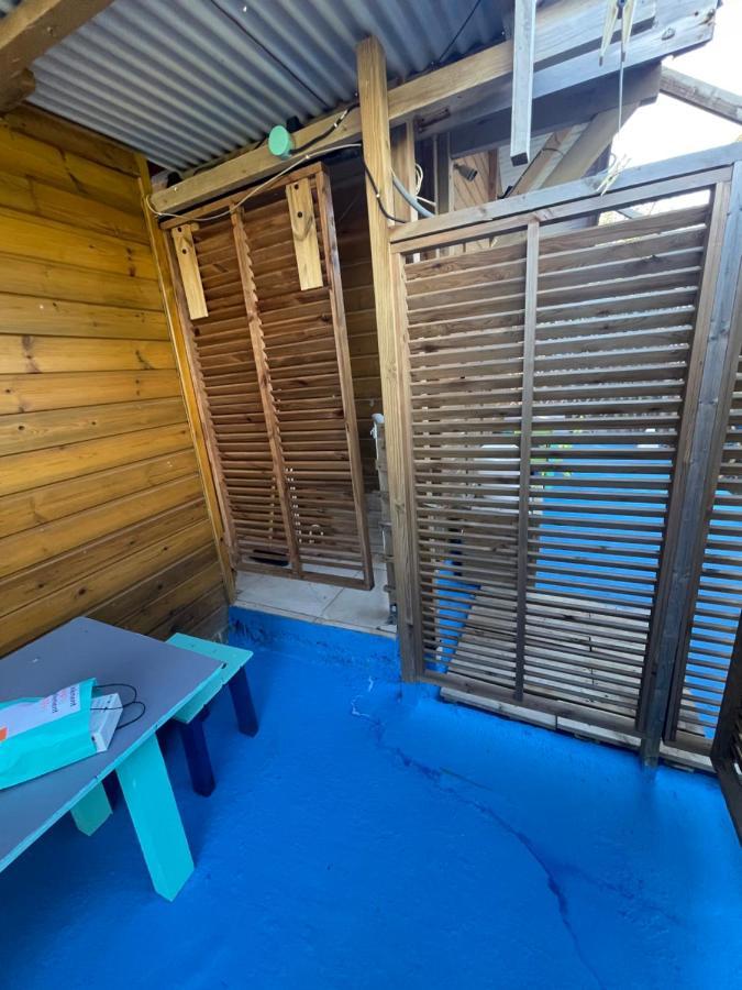 Duo d’appartement séparé par un couloir situé au bord de la mer Le Moule Exterior foto