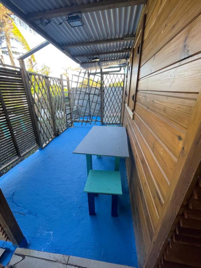 Duo d’appartement séparé par un couloir situé au bord de la mer Le Moule Exterior foto