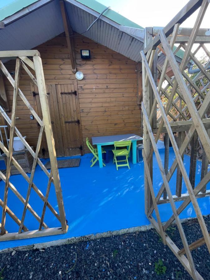Duo d’appartement séparé par un couloir situé au bord de la mer Le Moule Exterior foto
