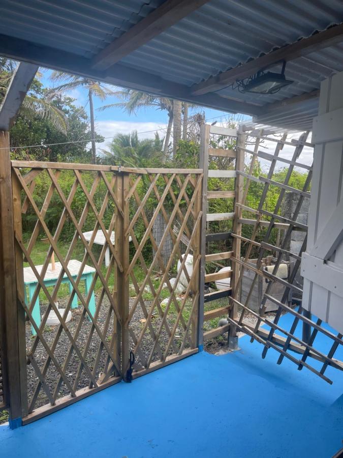Duo d’appartement séparé par un couloir situé au bord de la mer Le Moule Exterior foto