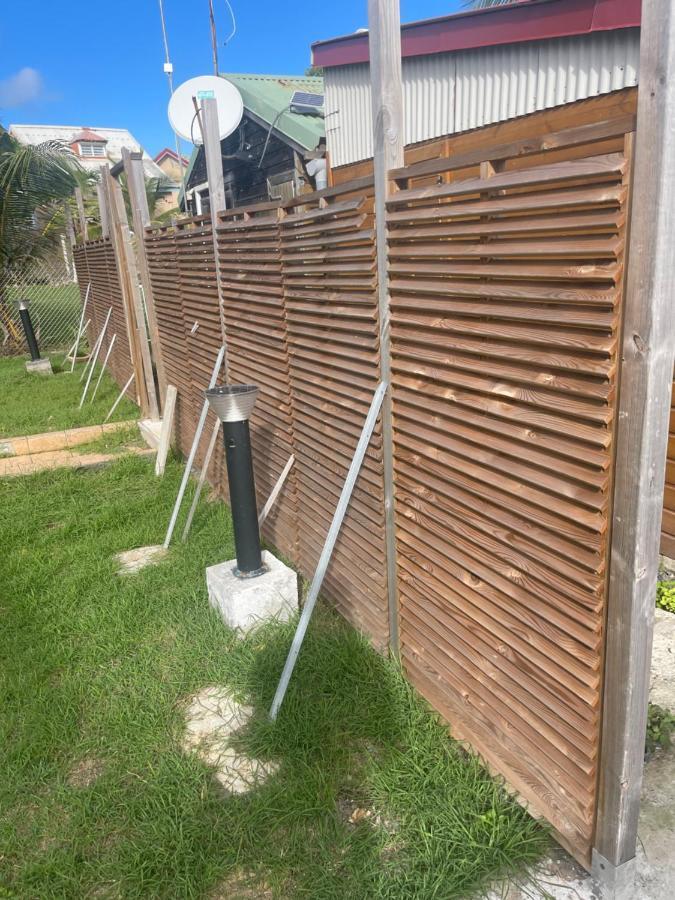 Duo d’appartement séparé par un couloir situé au bord de la mer Le Moule Exterior foto