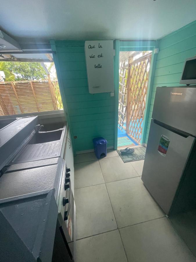 Duo d’appartement séparé par un couloir situé au bord de la mer Le Moule Exterior foto