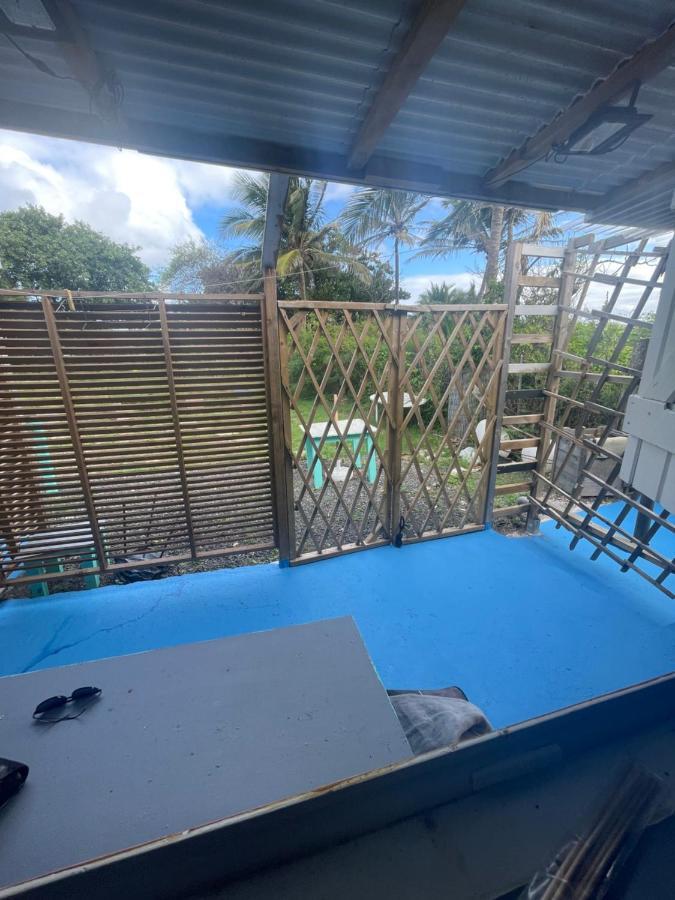 Duo d’appartement séparé par un couloir situé au bord de la mer Le Moule Exterior foto