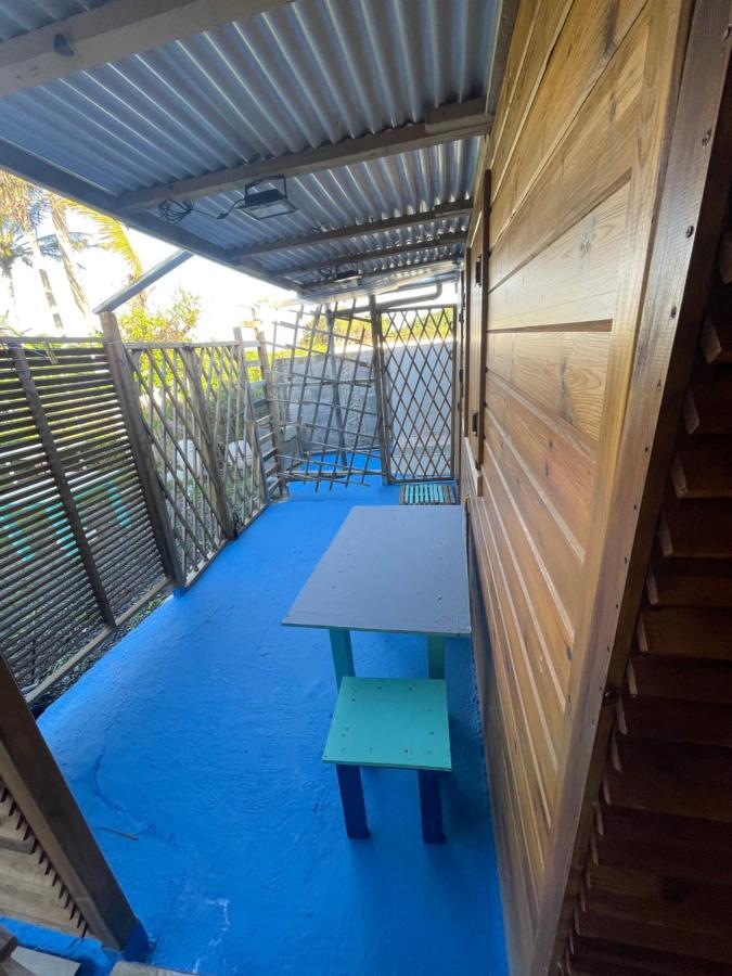 Duo d’appartement séparé par un couloir situé au bord de la mer Le Moule Exterior foto