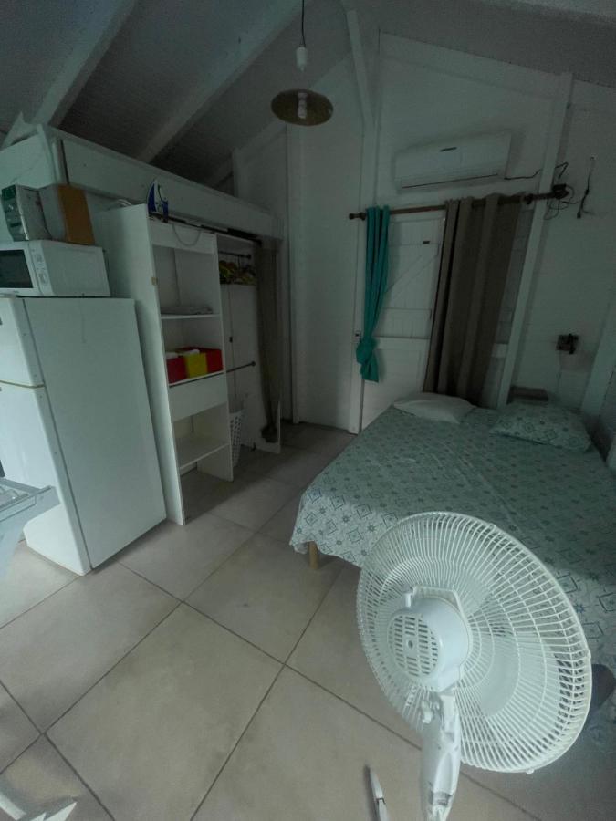 Duo d’appartement séparé par un couloir situé au bord de la mer Le Moule Exterior foto