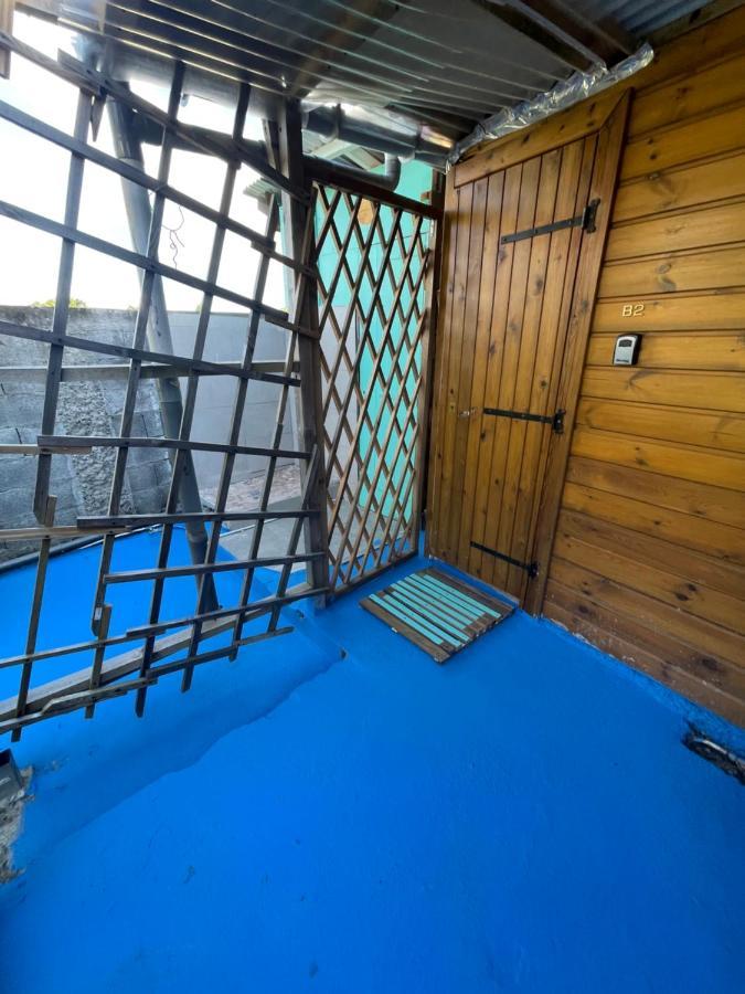 Duo d’appartement séparé par un couloir situé au bord de la mer Le Moule Exterior foto