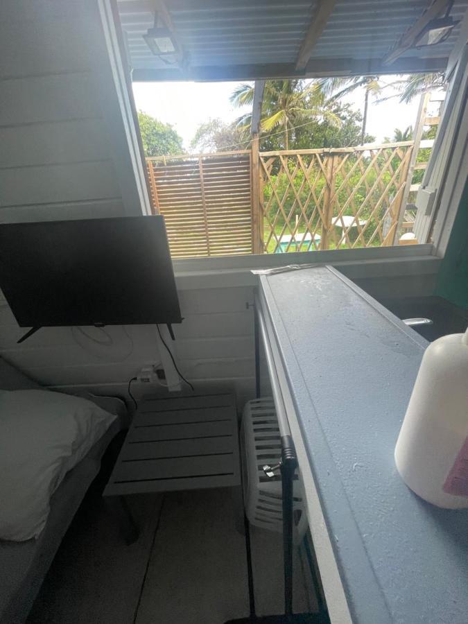 Duo d’appartement séparé par un couloir situé au bord de la mer Le Moule Exterior foto