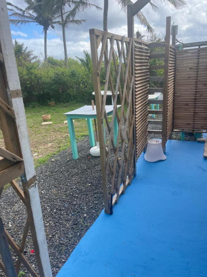Duo d’appartement séparé par un couloir situé au bord de la mer Le Moule Exterior foto