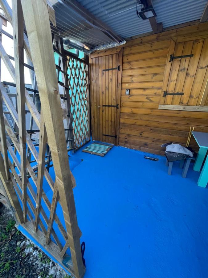 Duo d’appartement séparé par un couloir situé au bord de la mer Le Moule Exterior foto