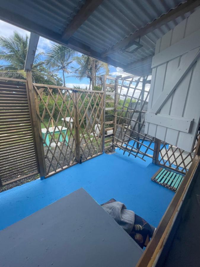 Duo d’appartement séparé par un couloir situé au bord de la mer Le Moule Exterior foto