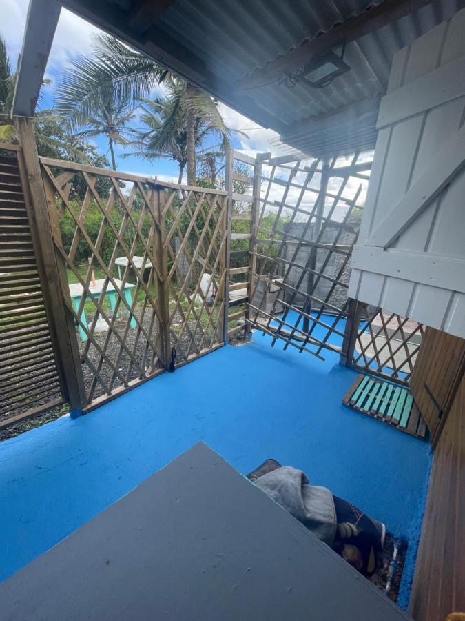 Duo d’appartement séparé par un couloir situé au bord de la mer Le Moule Exterior foto