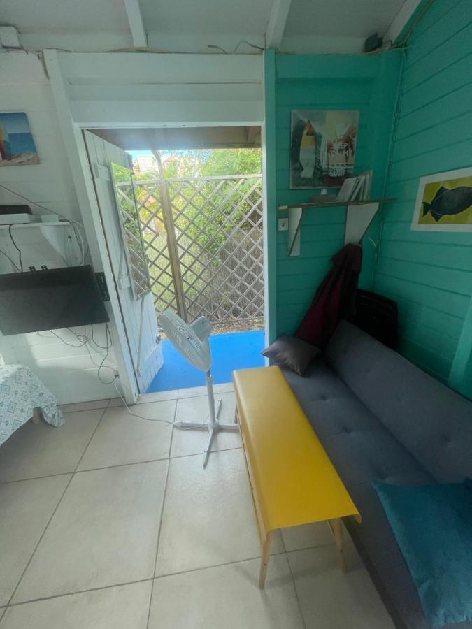 Duo d’appartement séparé par un couloir situé au bord de la mer Le Moule Exterior foto