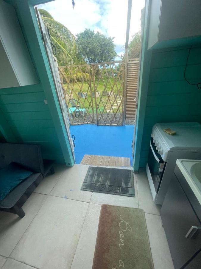 Duo d’appartement séparé par un couloir situé au bord de la mer Le Moule Exterior foto