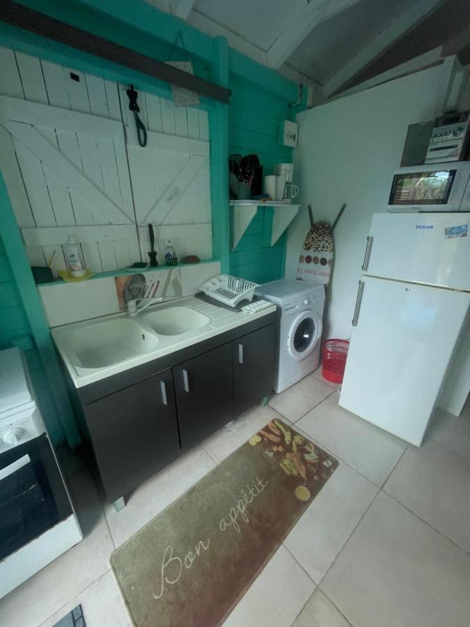 Duo d’appartement séparé par un couloir situé au bord de la mer Le Moule Exterior foto