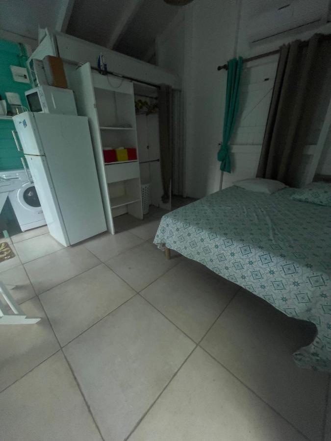 Duo d’appartement séparé par un couloir situé au bord de la mer Le Moule Exterior foto