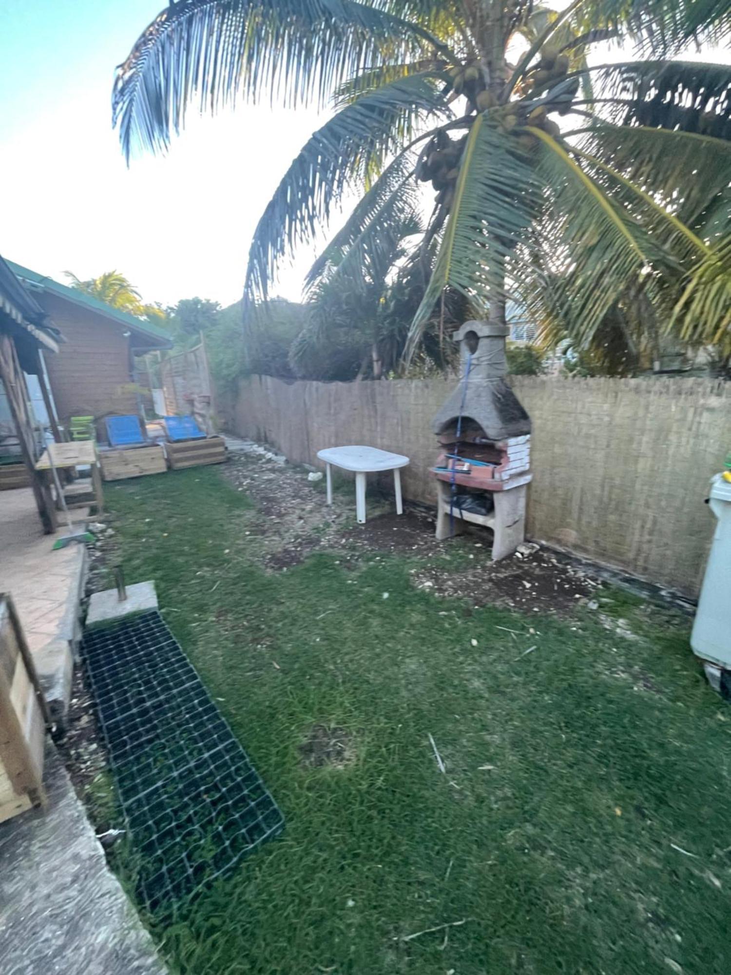 Duo d’appartement séparé par un couloir situé au bord de la mer Le Moule Exterior foto
